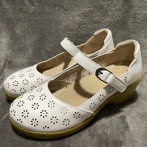 ALEGRIA RENE WHITE BUTTER - size Euro 37 (US 7/7.5)